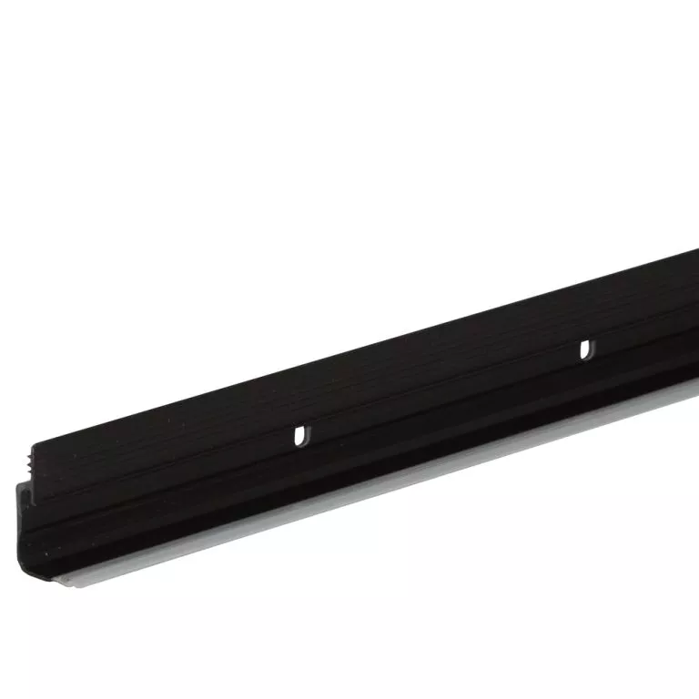 Stiprinājums grīdlīstēm mitrās telpās