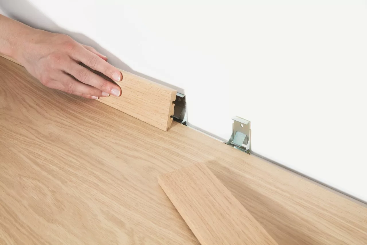 Quick Step grīdlīstu stiprinājumi QSCLIPSKME7080