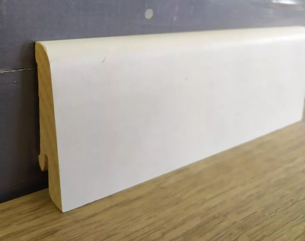 Finierētas grīdlīstes PEDROSS baltas krāsotas 6015