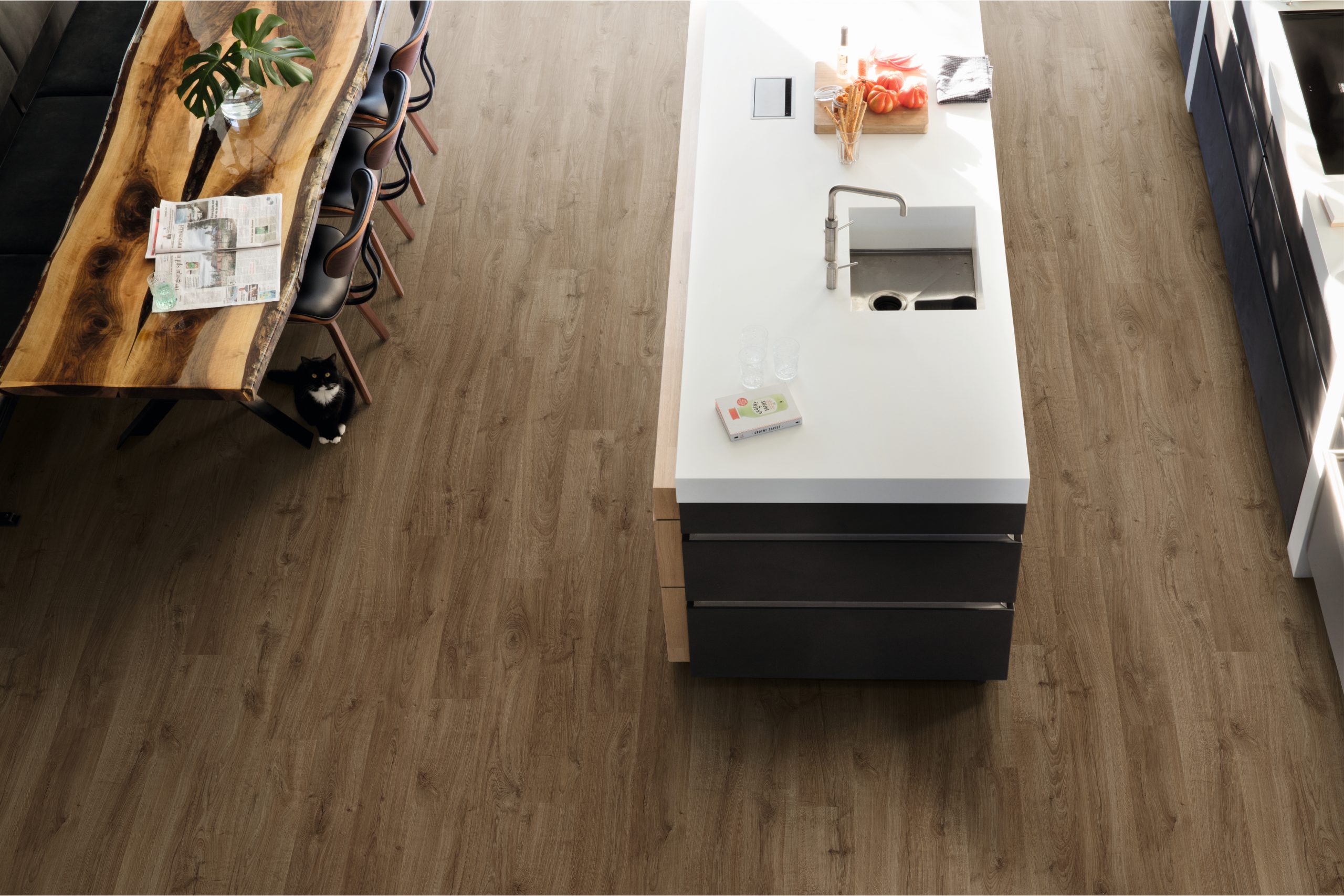 Quick-Step lamināts Eligna Newcastle oak brown EL3582 32. klase