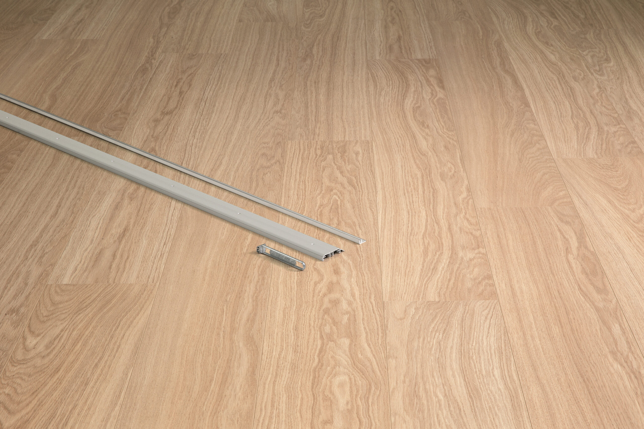 Quick-Step Incizo metāla profils, sudrabs (sabiedriskām telpām) QSINCPCSILVME270