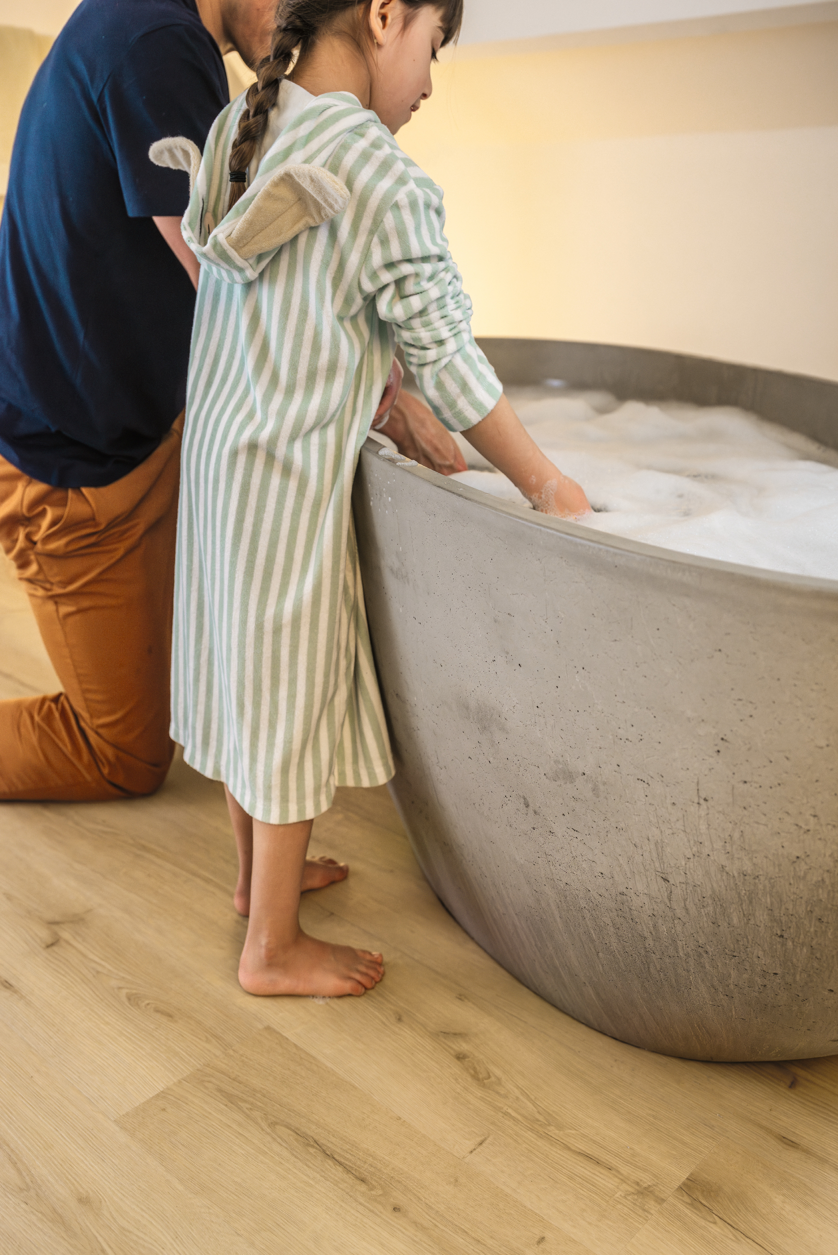 Vinila grīda Quick-Step Bloom Brushed Oak Honey AVMPU40318